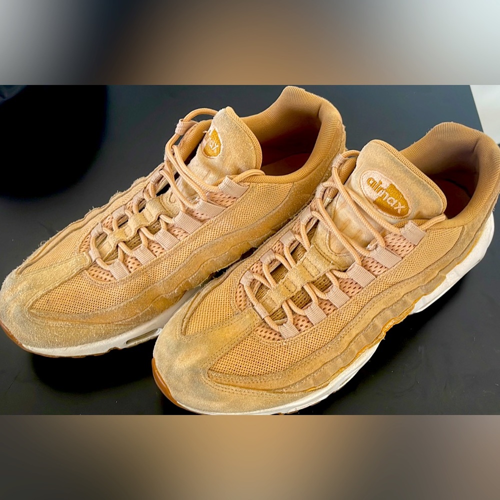 Nike Air Max 10.5..wheat. Good condition.